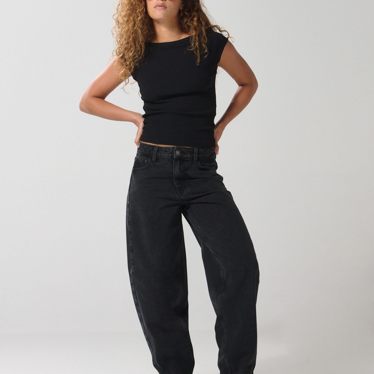 KOAJ - KOAJ Camiseta ajustada cuello bandeja unicolor y manga corta Mujer