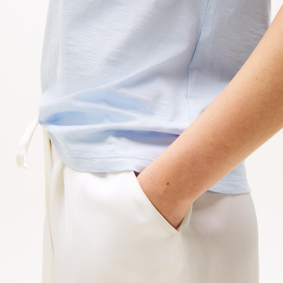 TOMMY HILFIGER - Camiseta celeste texturizada de cuello redondo Tommy Hilfiger