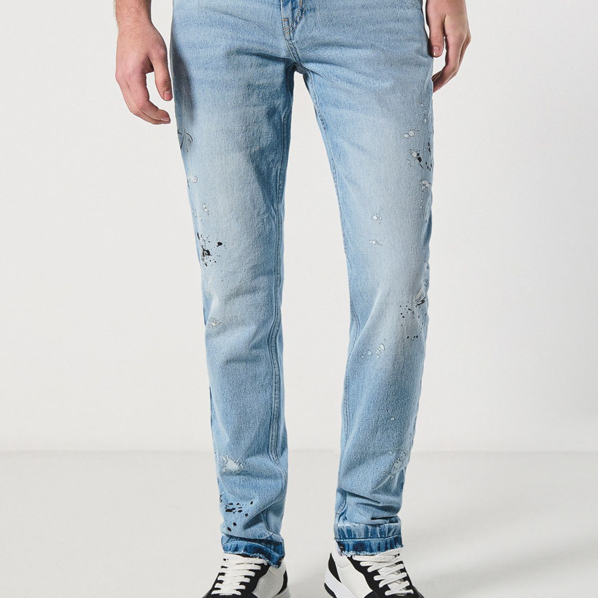 KOAJ - KOAJ Jean slim azul claro con tiro bajo y diseños de manchas