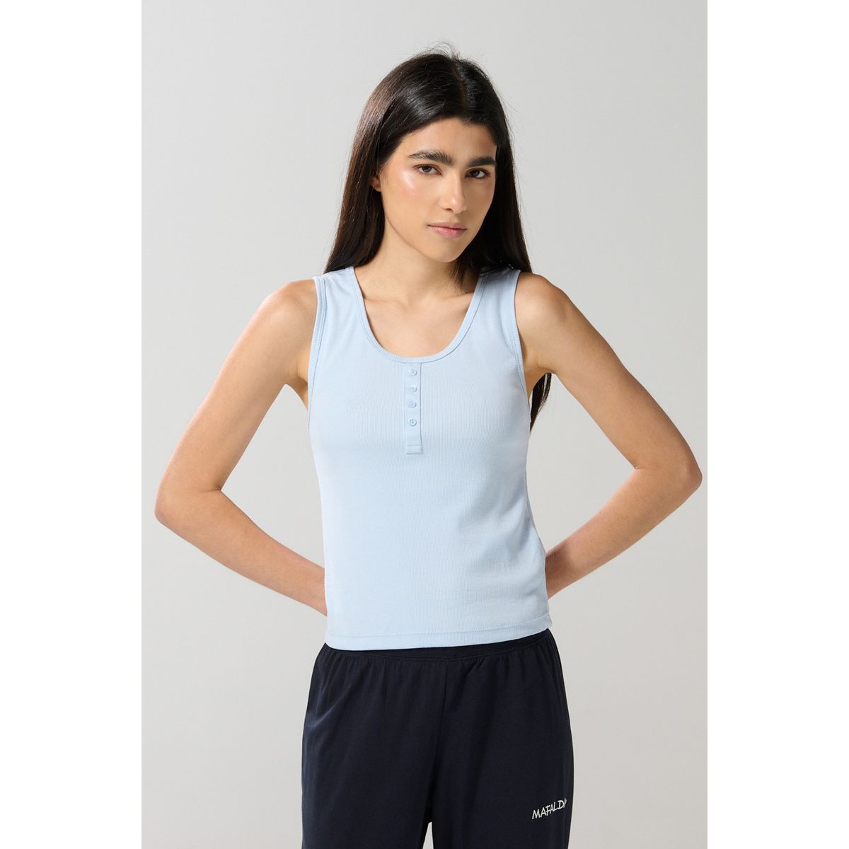 KOAJ - KOAJ Camiseta unicolor con botones y manga sisa Mujer