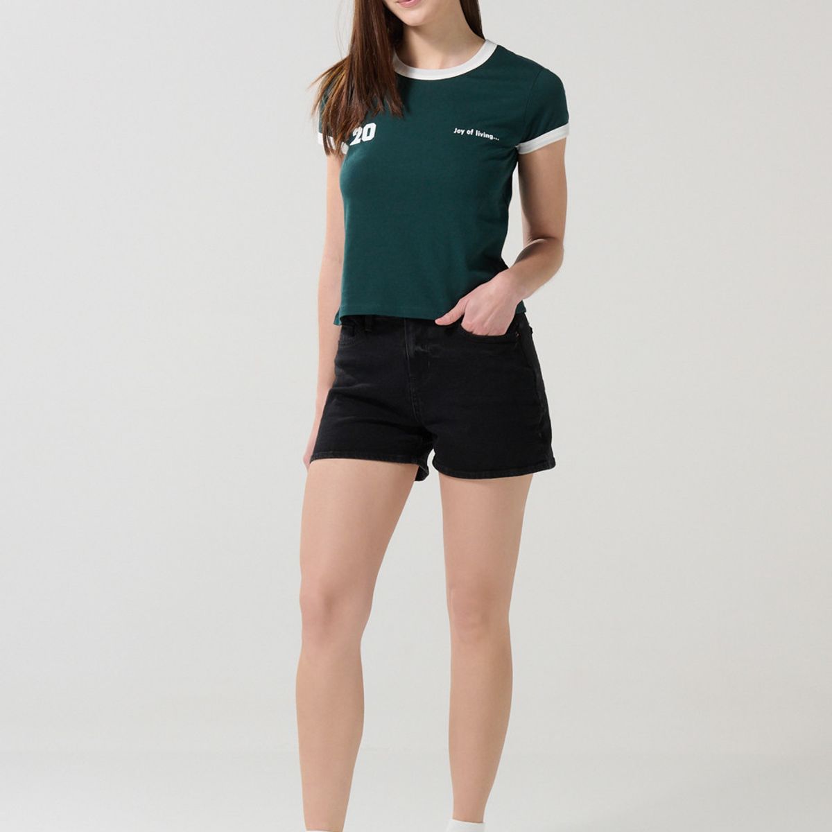 KOAJ - KOAJ Camiseta college verde con contrastes blancos y manga c Mujer