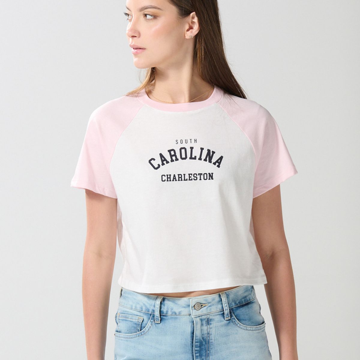 KOAJ - KOAJ Camiseta crema college con manga ranglan corta Mujer