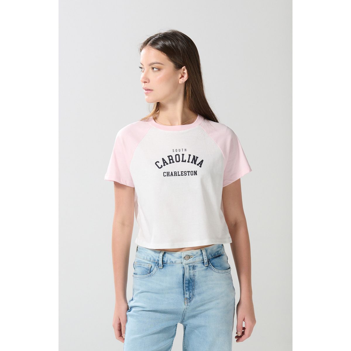 KOAJ - KOAJ Camiseta crema college con manga ranglan corta Mujer