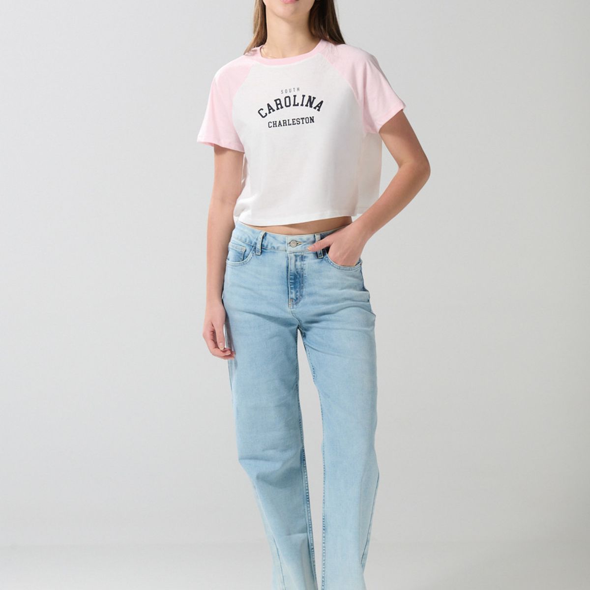 KOAJ - KOAJ Camiseta crema college con manga ranglan corta Mujer