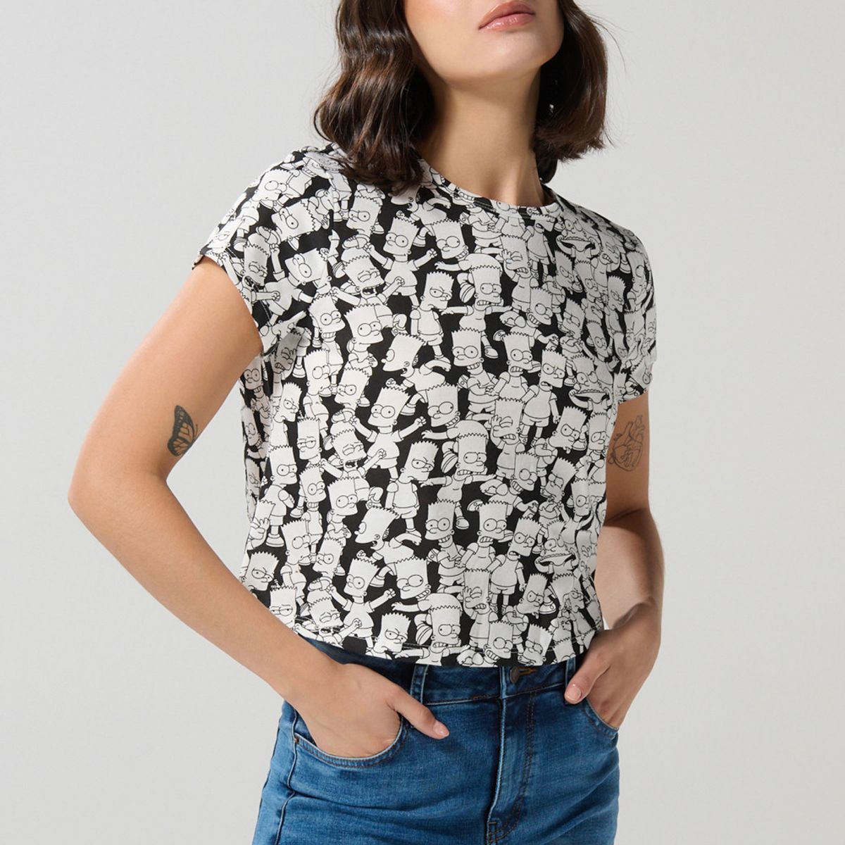 KOAJ - KOAJ Camiseta negra cuello redondo con diseños de Los Simpso Mujer