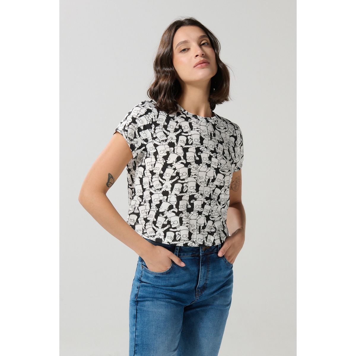 KOAJ - KOAJ Camiseta negra cuello redondo con diseños de Los Simpso Mujer