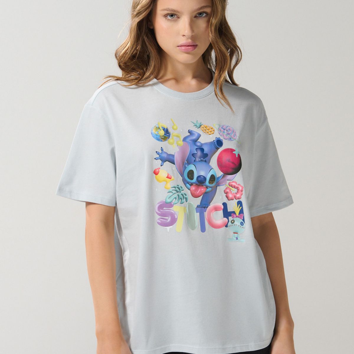 KOAJ - KOAJ Camiseta manga corta azul clara con arte de Lilo & Sti Mujer