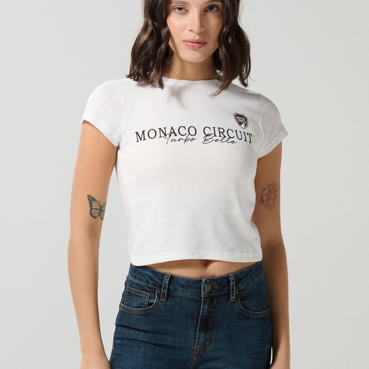 KOAJ - KOAJ Camiseta crema acanalada con cuello redondo y arte coll Mujer