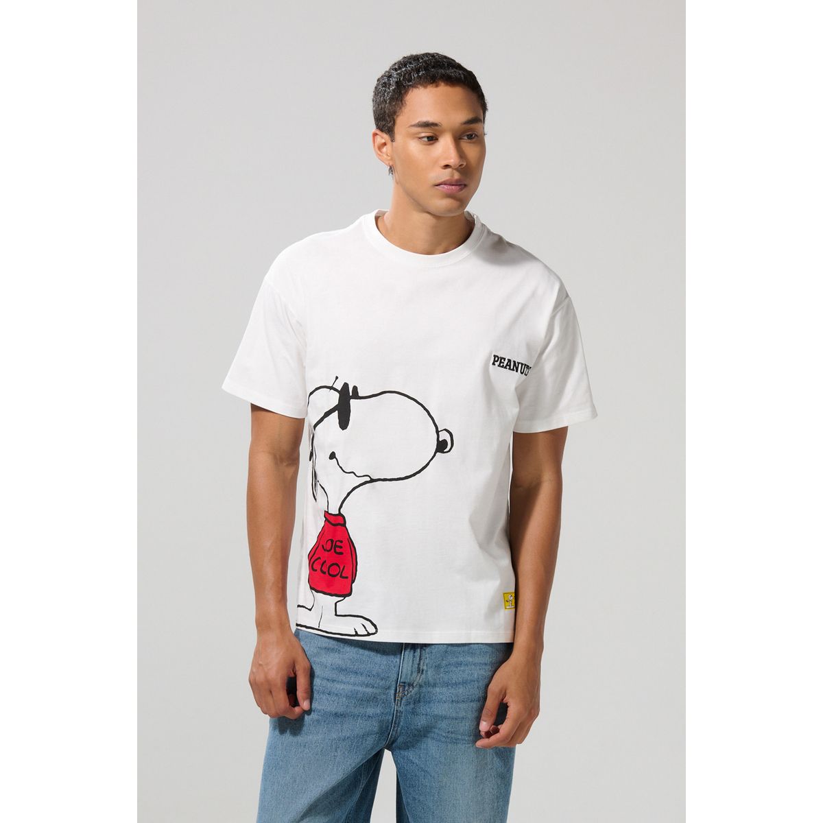 KOAJ - KOAJ Camiseta crema oversize de Snoopy con cuello redondo Hombre