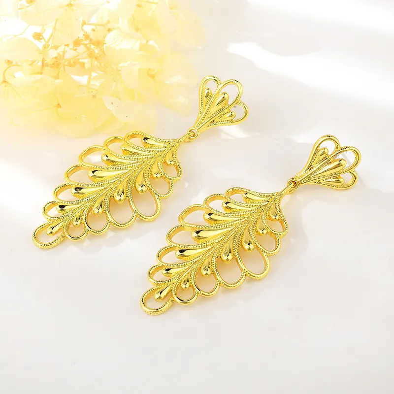 VERAMOREST - Aretes largos dorados  – Veramorest