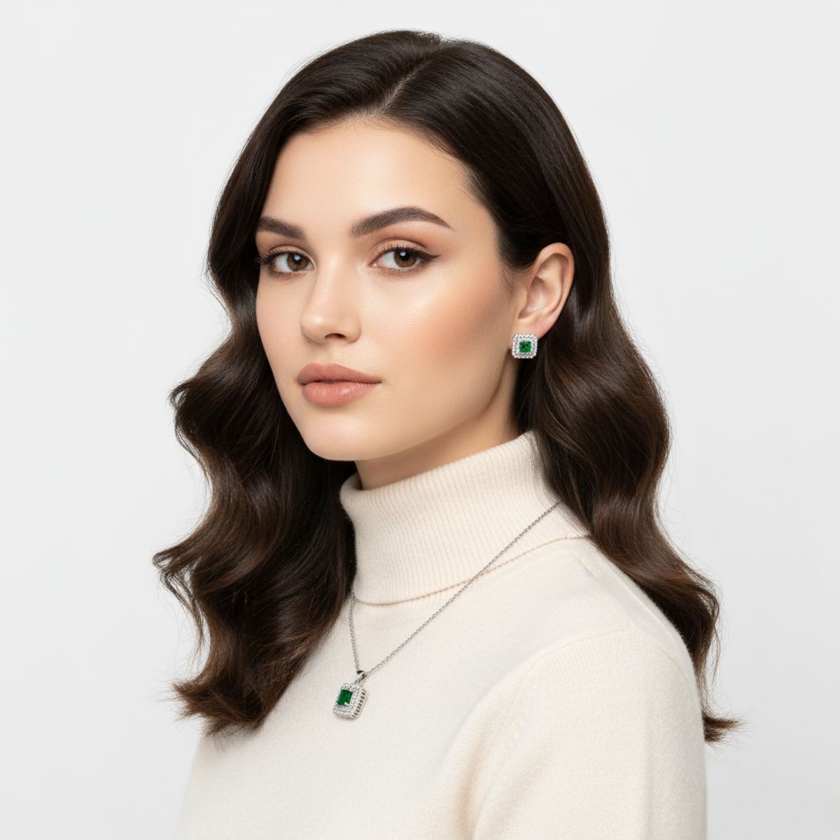 VERAMOREST - Set de joyería collar y aretes con circones verdes- Veramorest