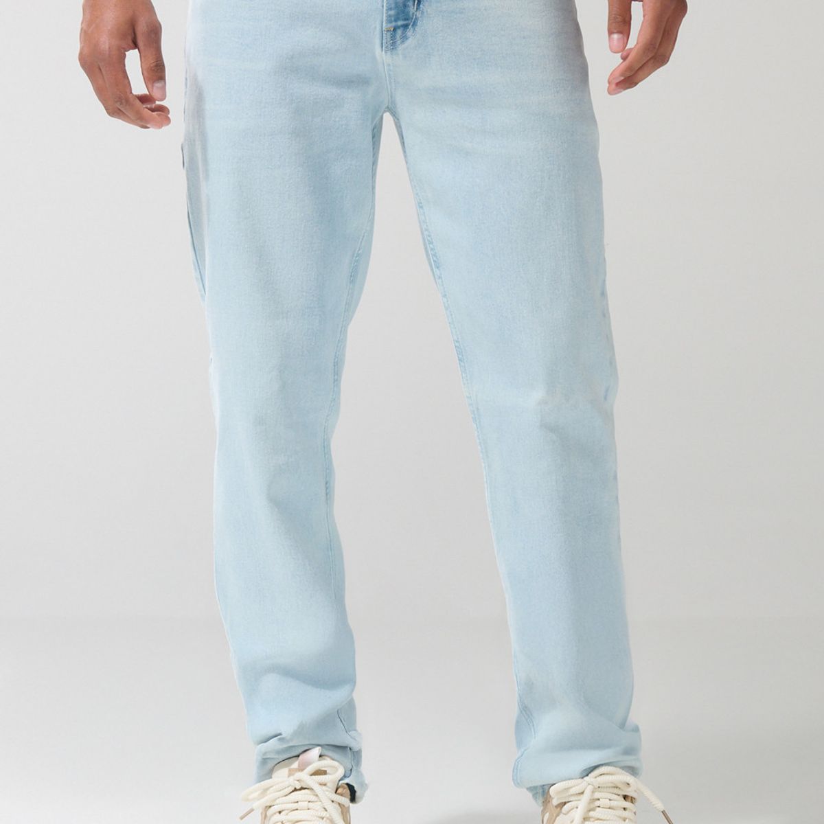 KOAJ - KOAJ Jean slim azul claro con desgastes, cremallera y tiro b