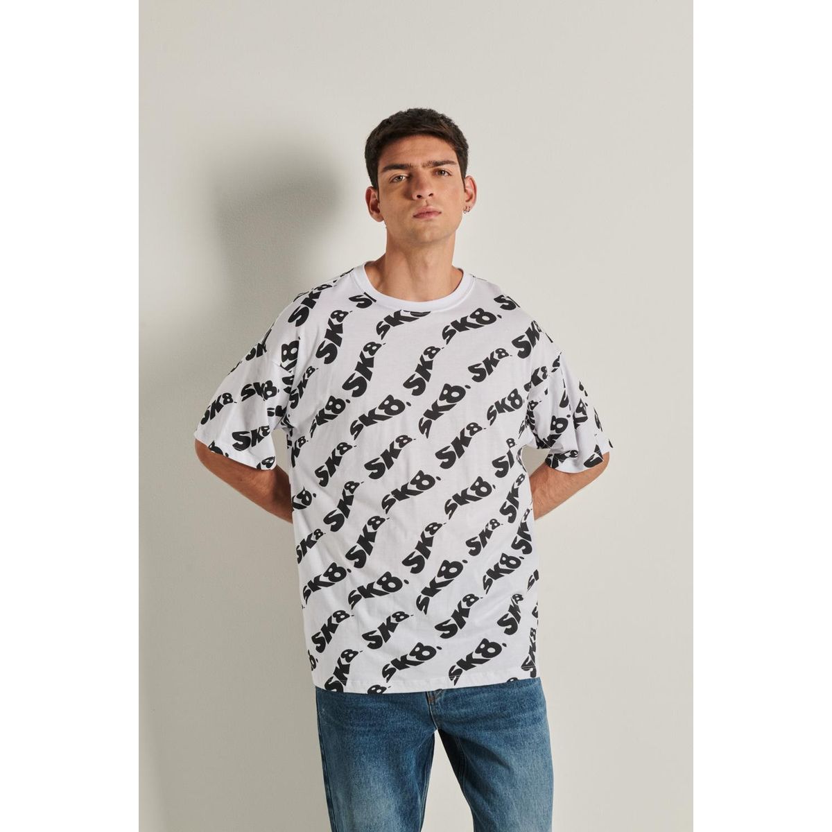 KOAJ - KOAJ Camiseta blanca oversize cuello redondo con diseños de  Hombre