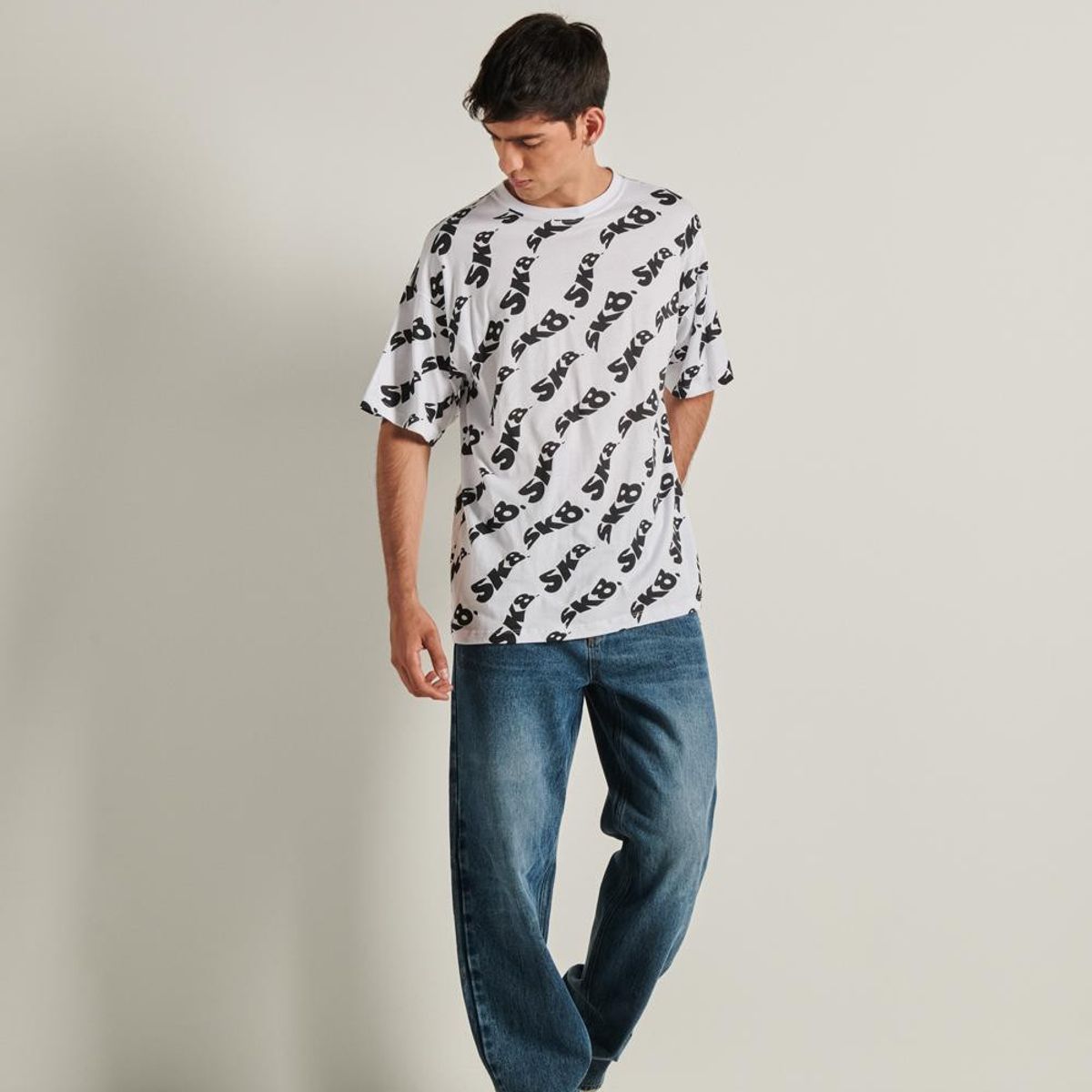 KOAJ - KOAJ Camiseta blanca oversize cuello redondo con diseños de  Hombre