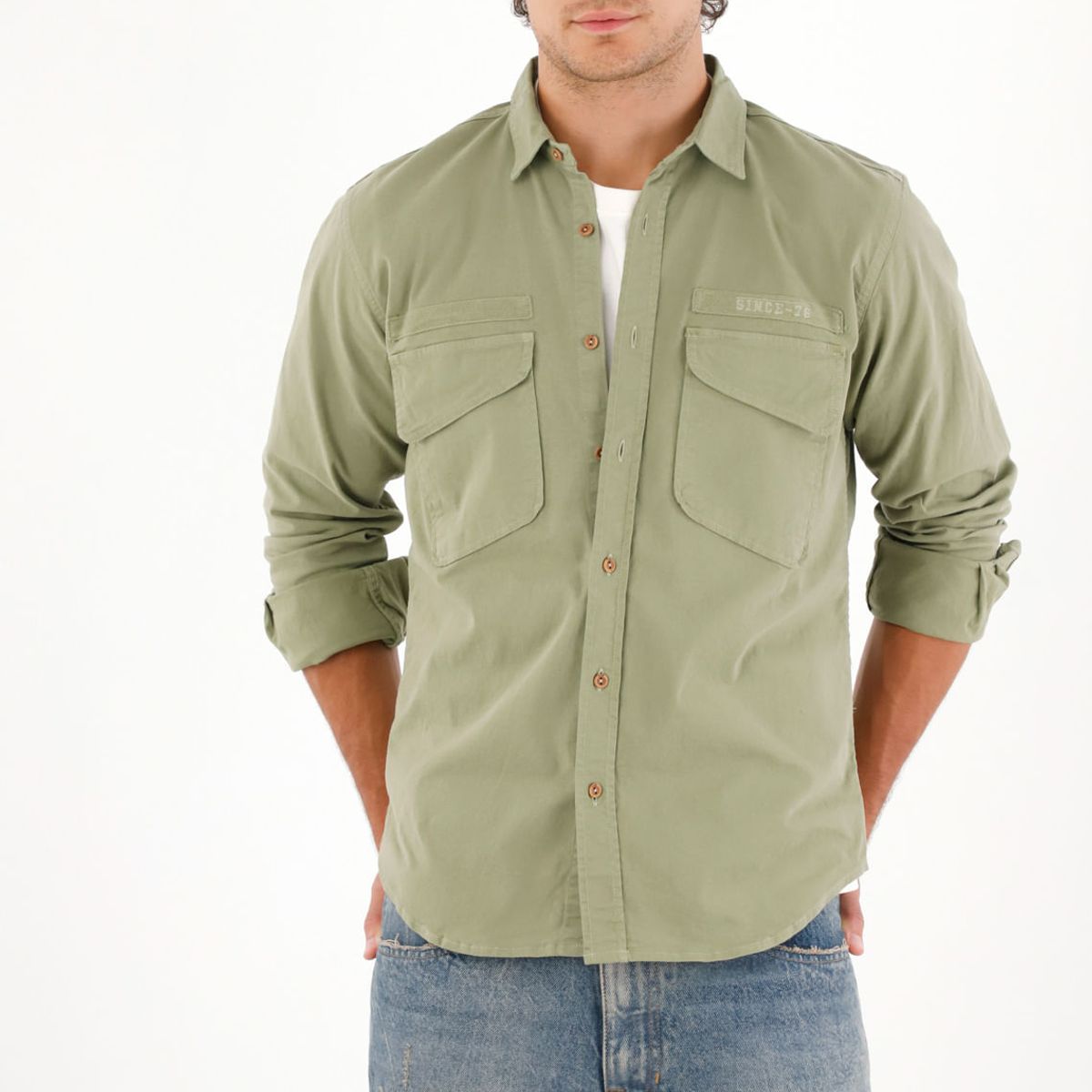 TENNIS - Camisa con bolsillos de tapa y teñido overdye para hombre