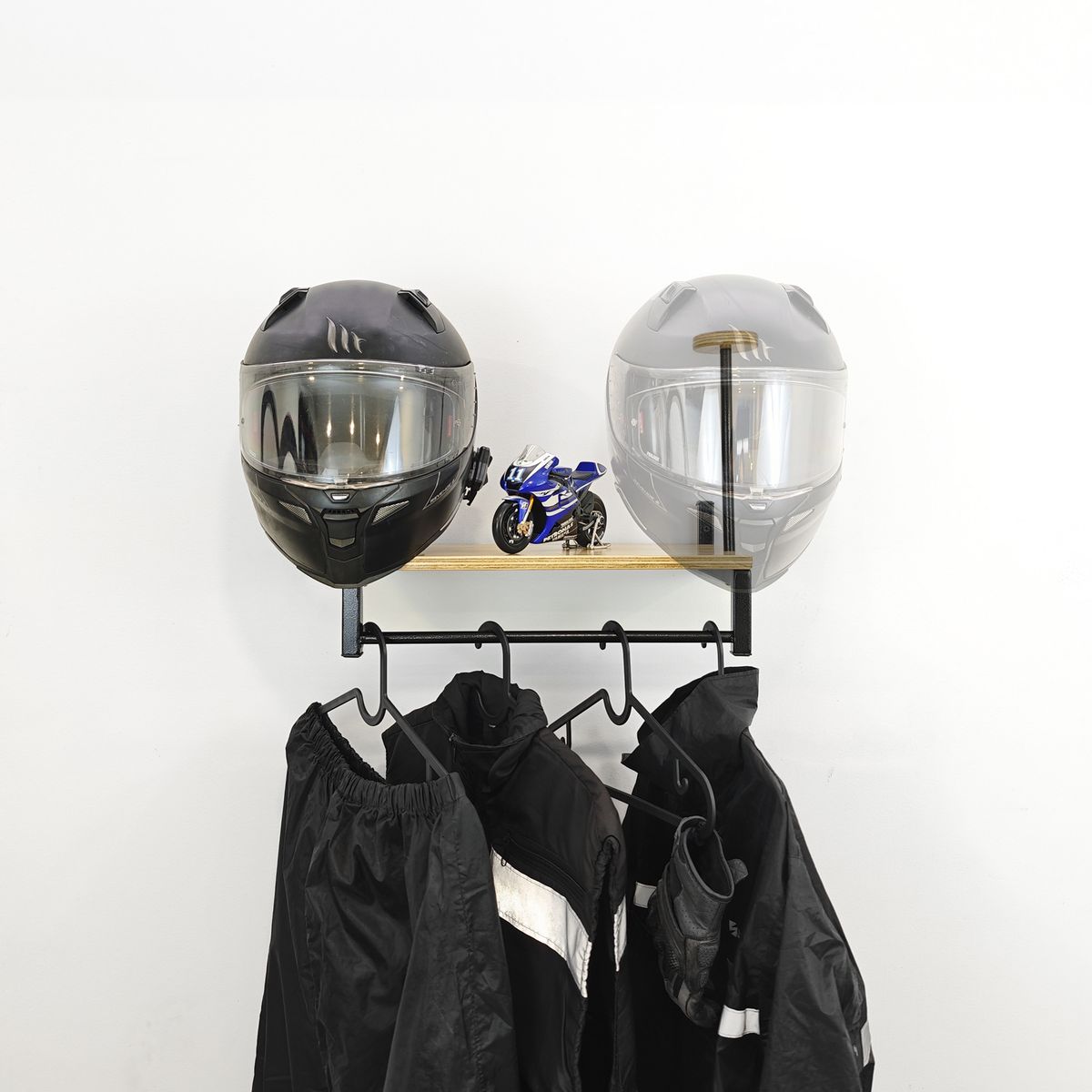 INDUHOGAR - Soporte para cascos de pared en tubo metalico y madera pino