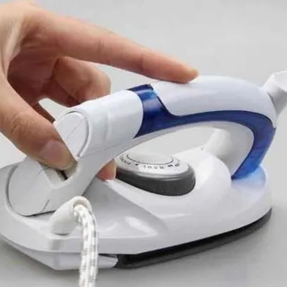 GENERICO - Plancha Viajera Para Ropa antiadherente vapor spray Y Seca Color Blanco