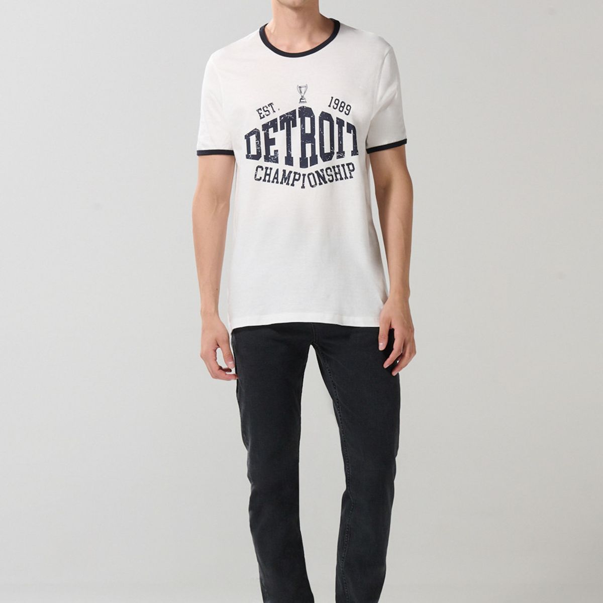 KOAJ - KOAJ Camiseta unicolor con contrastes, arte college y manga  Hombre