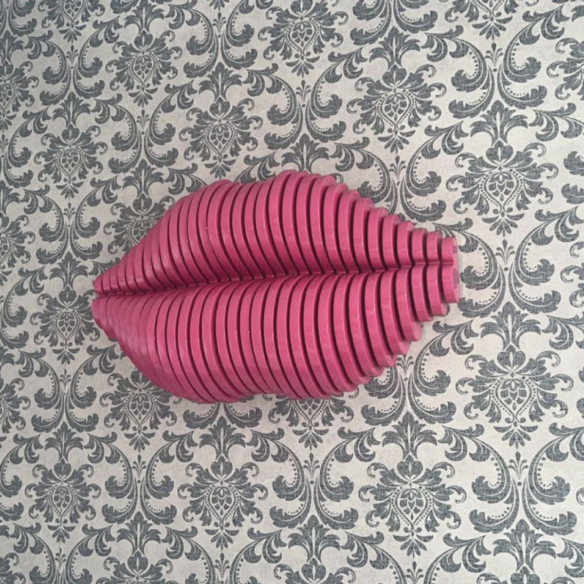 GENERICO - Cuadro Decorativo Fucsia en Forma de Beso