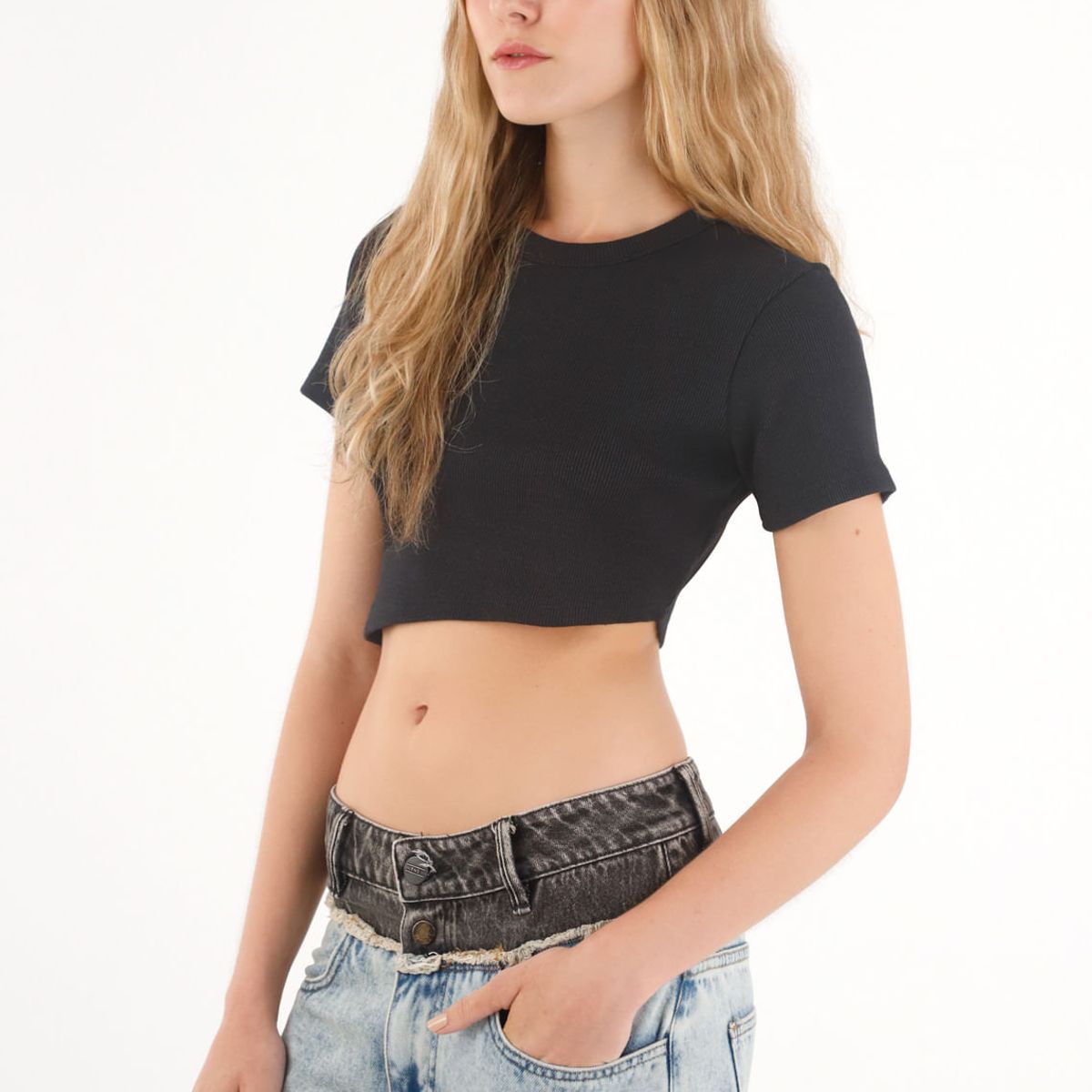 TENNIS - Camiseta manga corta en rib negra para mujer