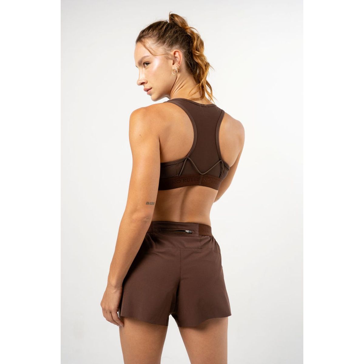 NO RULES - Top deportivo Running Pro Chocolate