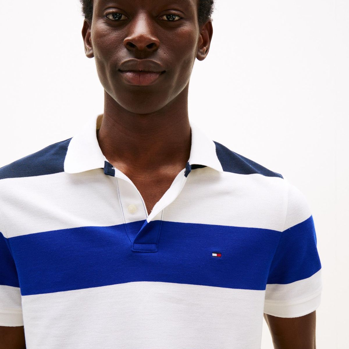 TOMMY HILFIGER - Polo gris con diseño color block y rayas de corte regular Tommy Hilfiger