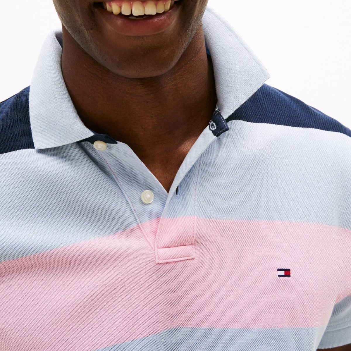 TOMMY HILFIGER - Polo celeste con diseño color block y rayas de corte regular Tommy Hilfiger
