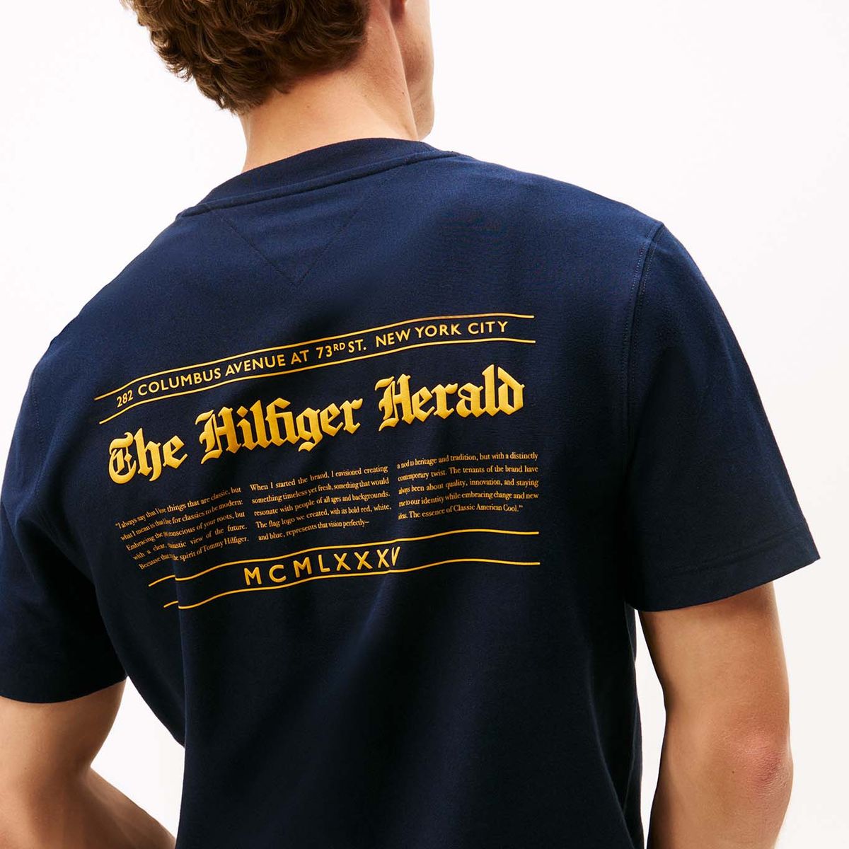 TOMMY HILFIGER - Camiseta azul de cuello redondo con logo trasero Tommy Hilfiger