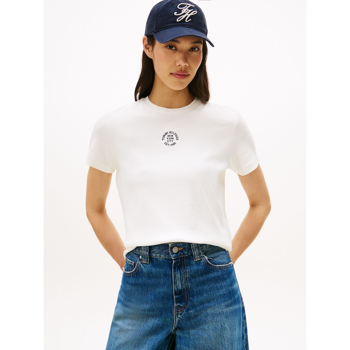 TOMMY HILFIGER - Camiseta blanca de corte regular con diseño de rayas Tommy Hilfiger
