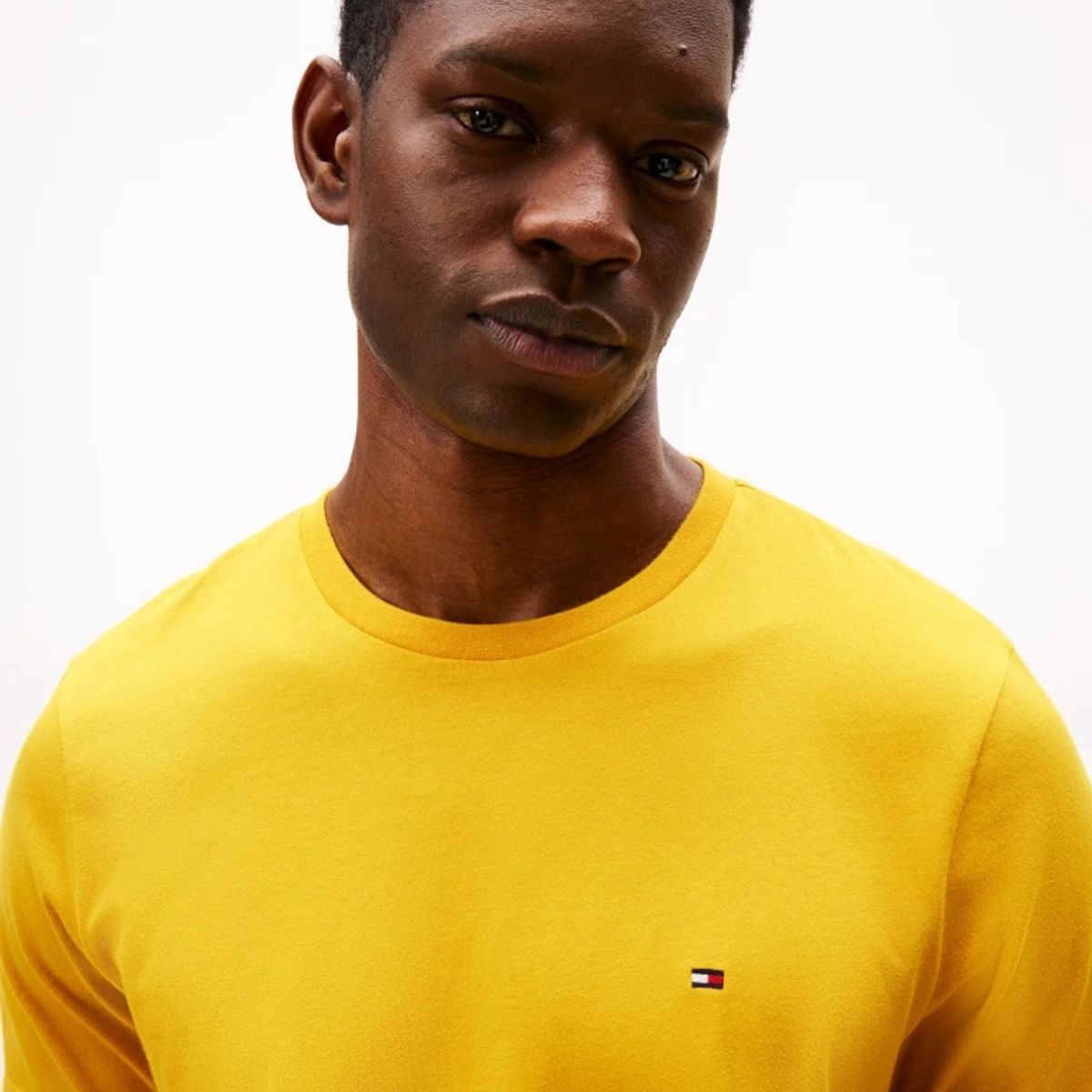 TOMMY HILFIGER - Camiseta amarilla de cuello redondo con logo bordado Tommy Hilfiger