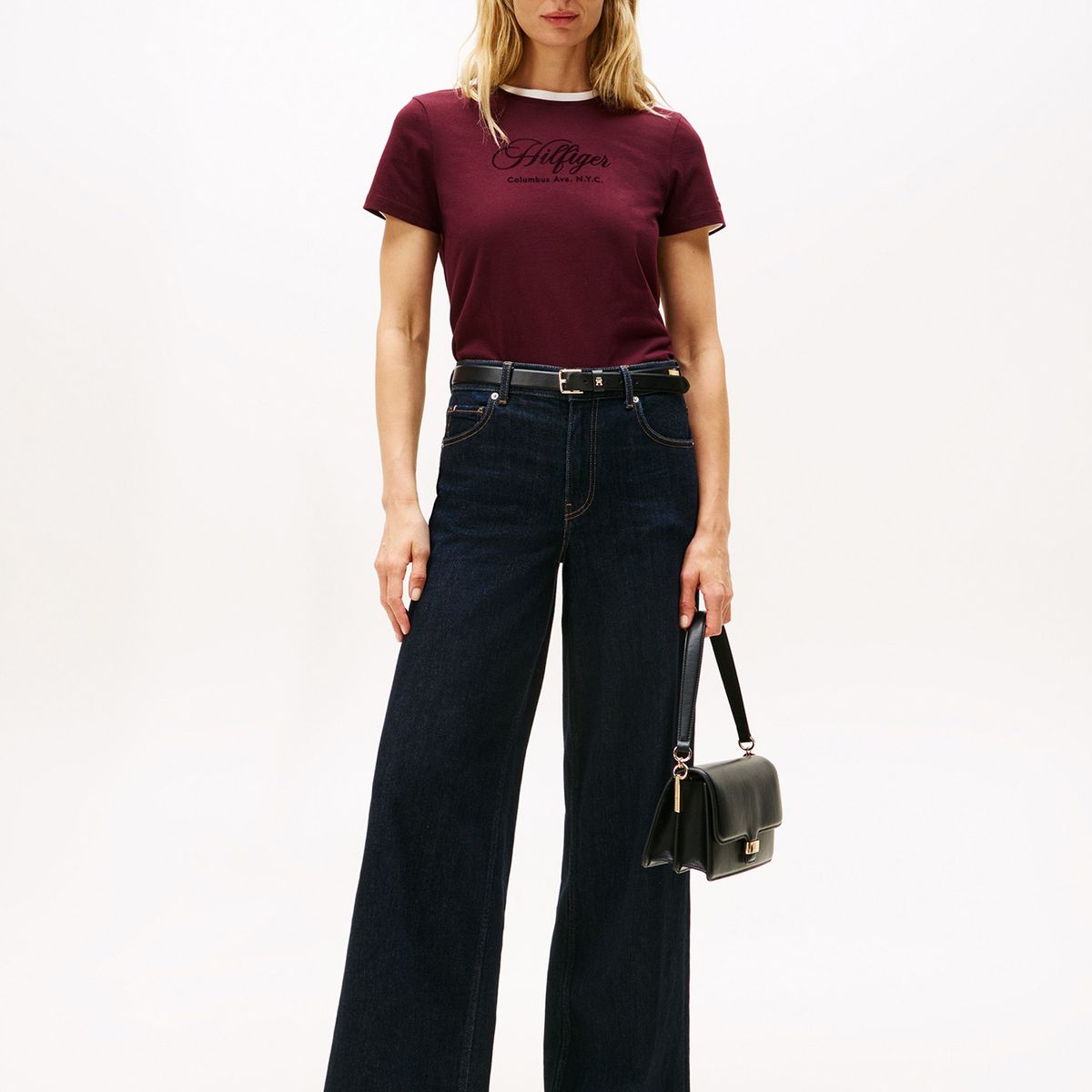 TOMMY HILFIGER - Camiseta vinotinto de cuello redondo con logo bordado