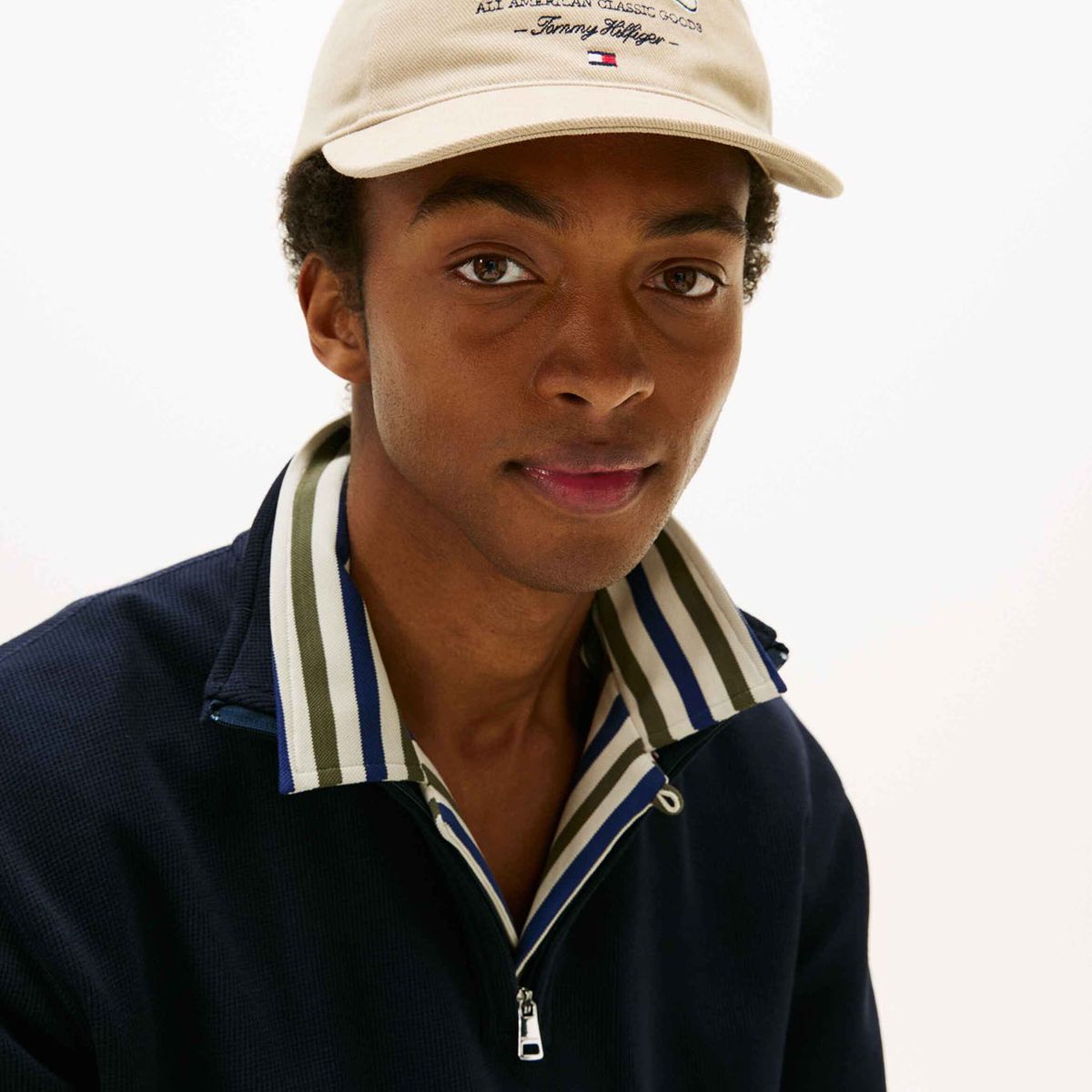 TOMMY HILFIGER - Gorra beige de béisbol con logo y cinco paneles Tommy Hilfiger