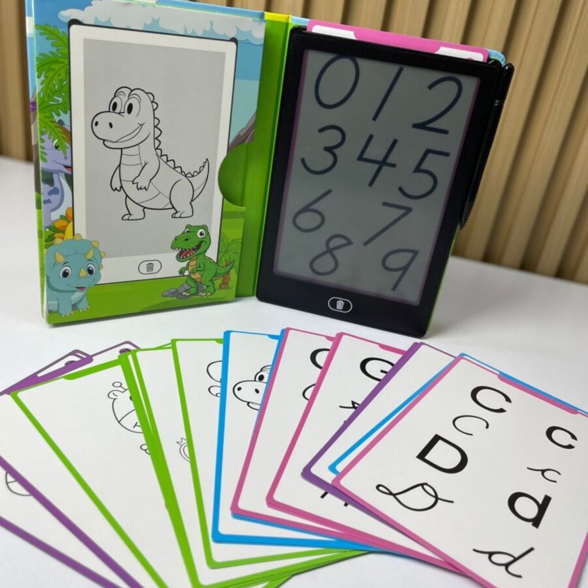 AMERICAN GENERICS - Libro de Plantillas Mágicas LCD Aprende - Niño