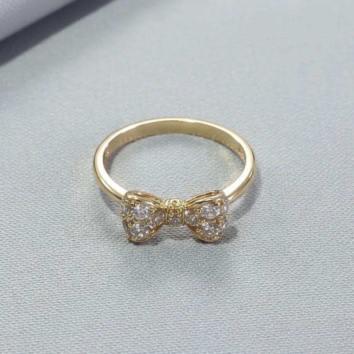 VERAMOREST - Anillo Dorado Con Zirconias  Veramorest