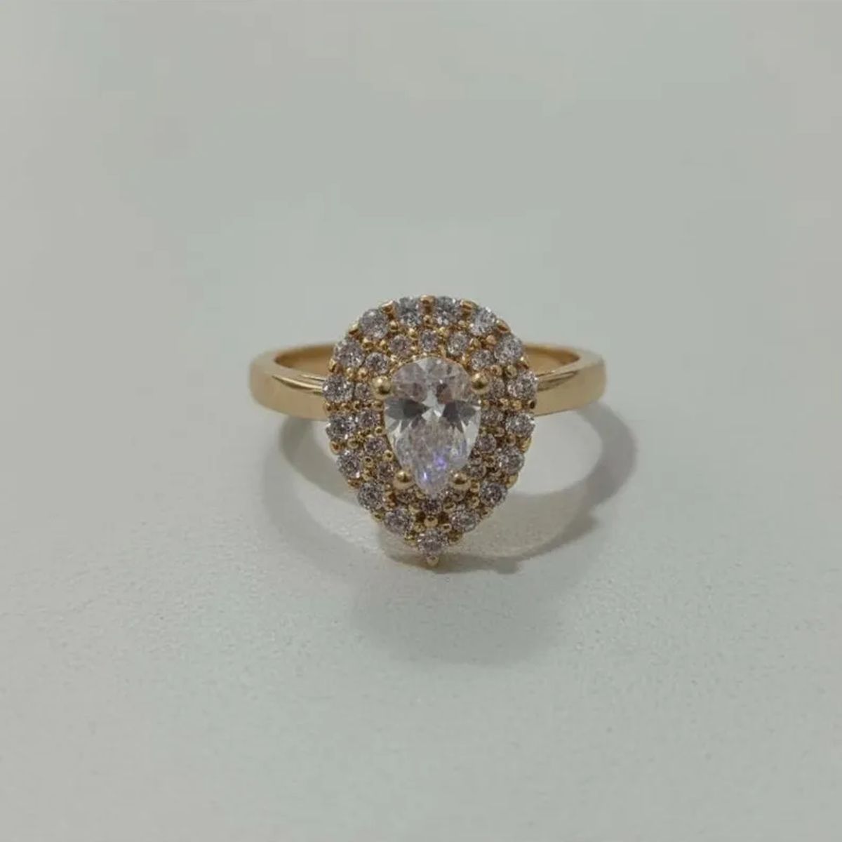 VERAMOREST - Anillo Gota De Encanto Dorado Con Zirconias- Veramorest