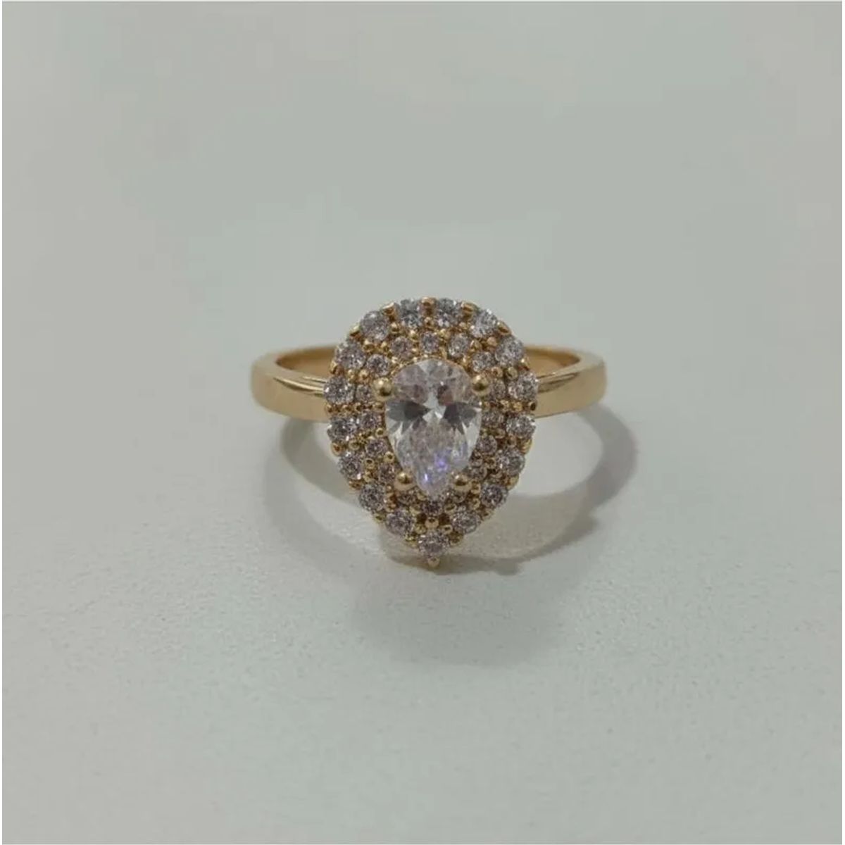 VERAMOREST - Anillo Gota De Encanto Dorado Con Zirconias- Veramorest