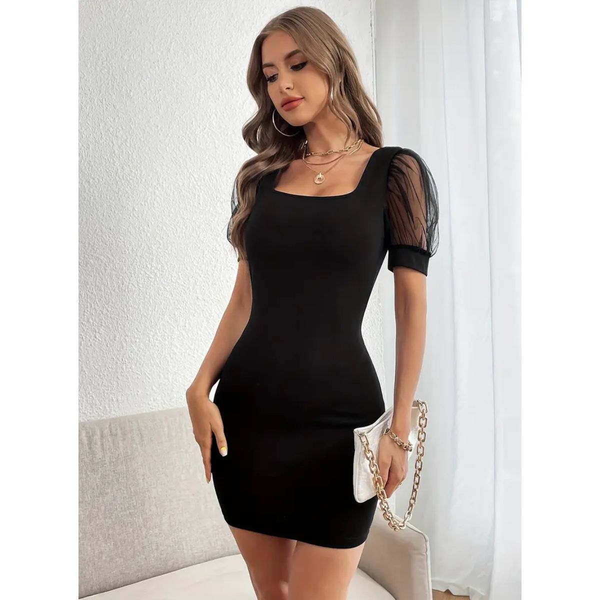 NEGRELI - Vestido corto ajustado negro con mangas en malla