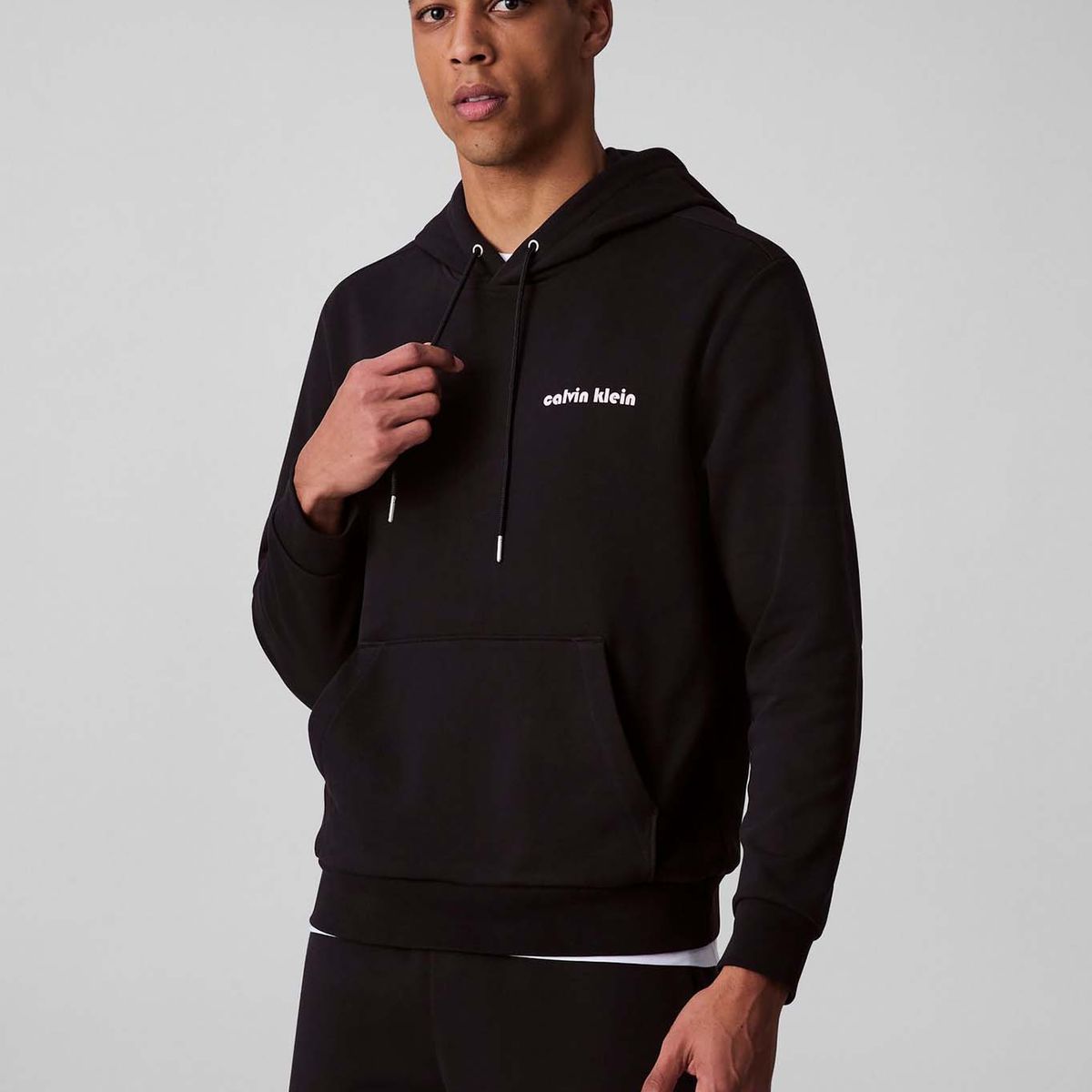 CALVIN KLEIN - Buzo negro de felpa con logotipo bordado Calvin Klein