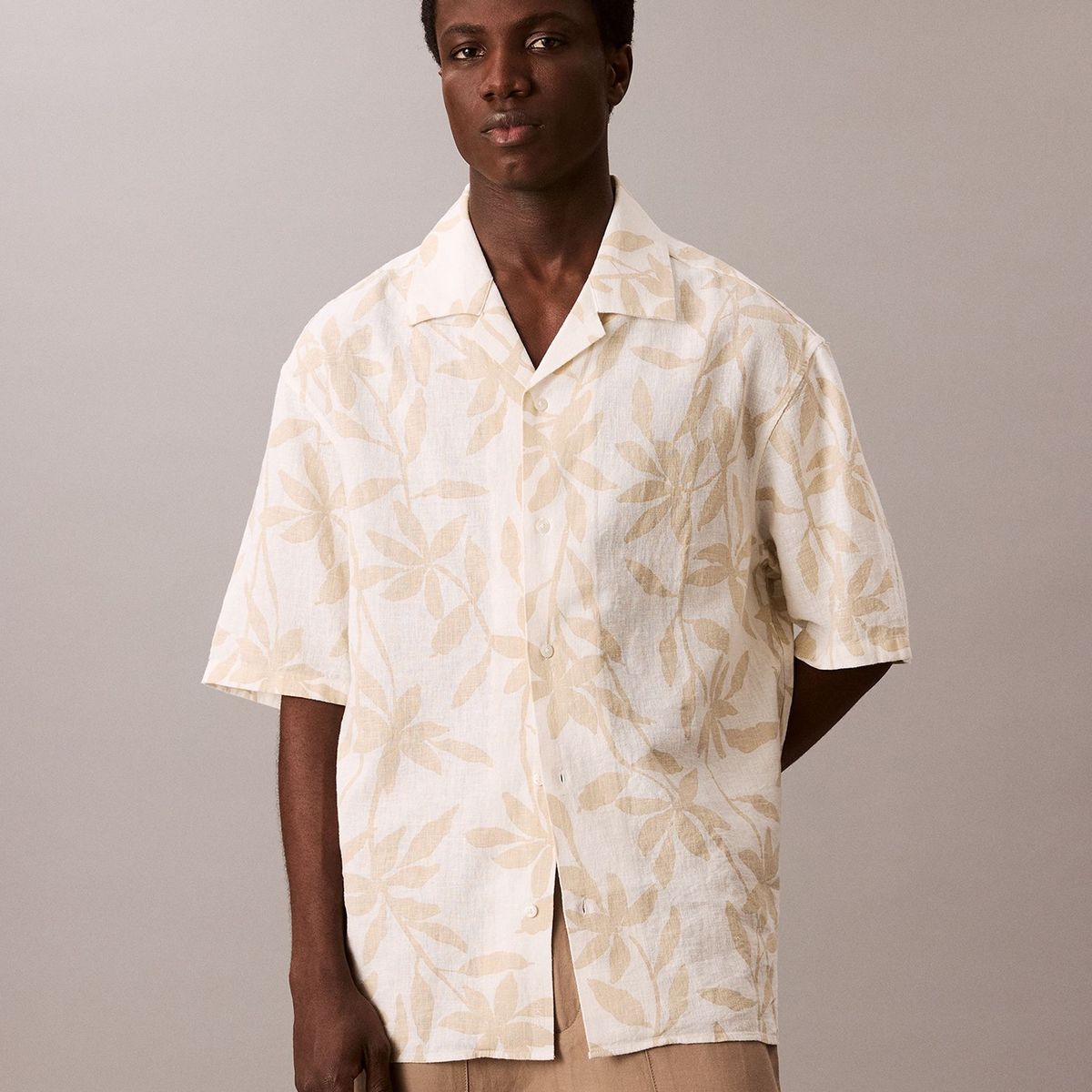 CALVIN KLEIN - Camisa beige relaxed con monograma Calvin Klein
