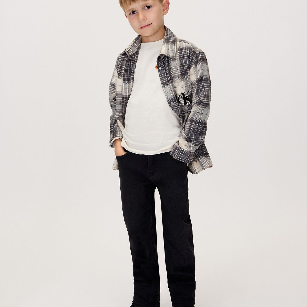 CALVIN KLEIN - Camiseta blanca infantil con monograma Calvin Klein