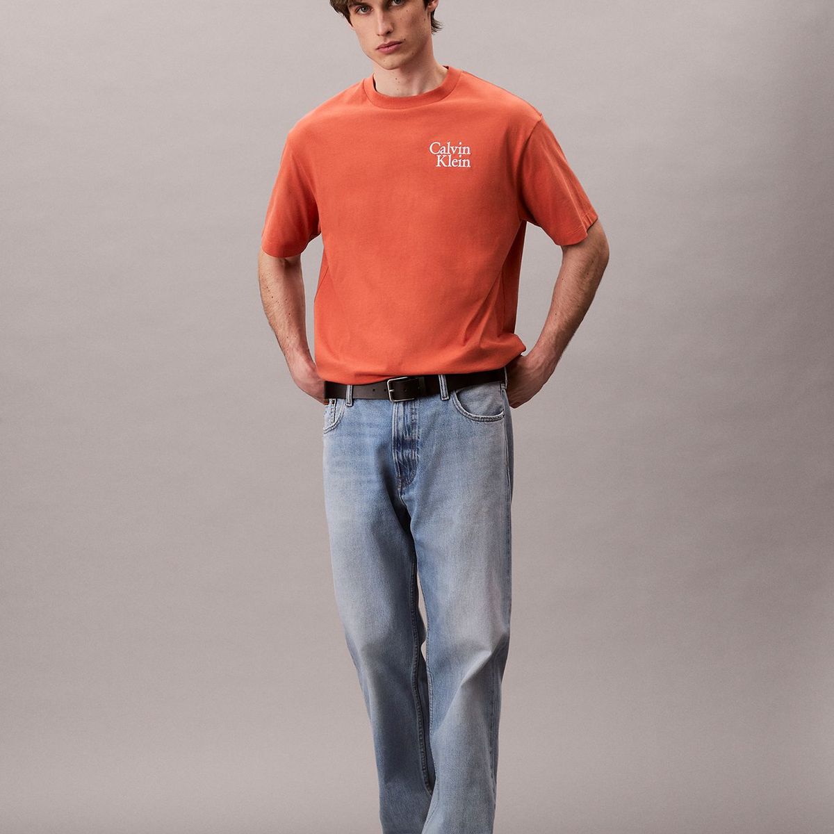 CALVIN KLEIN - Camiseta roja holgada con logo gráfico con letras Calvin Klein