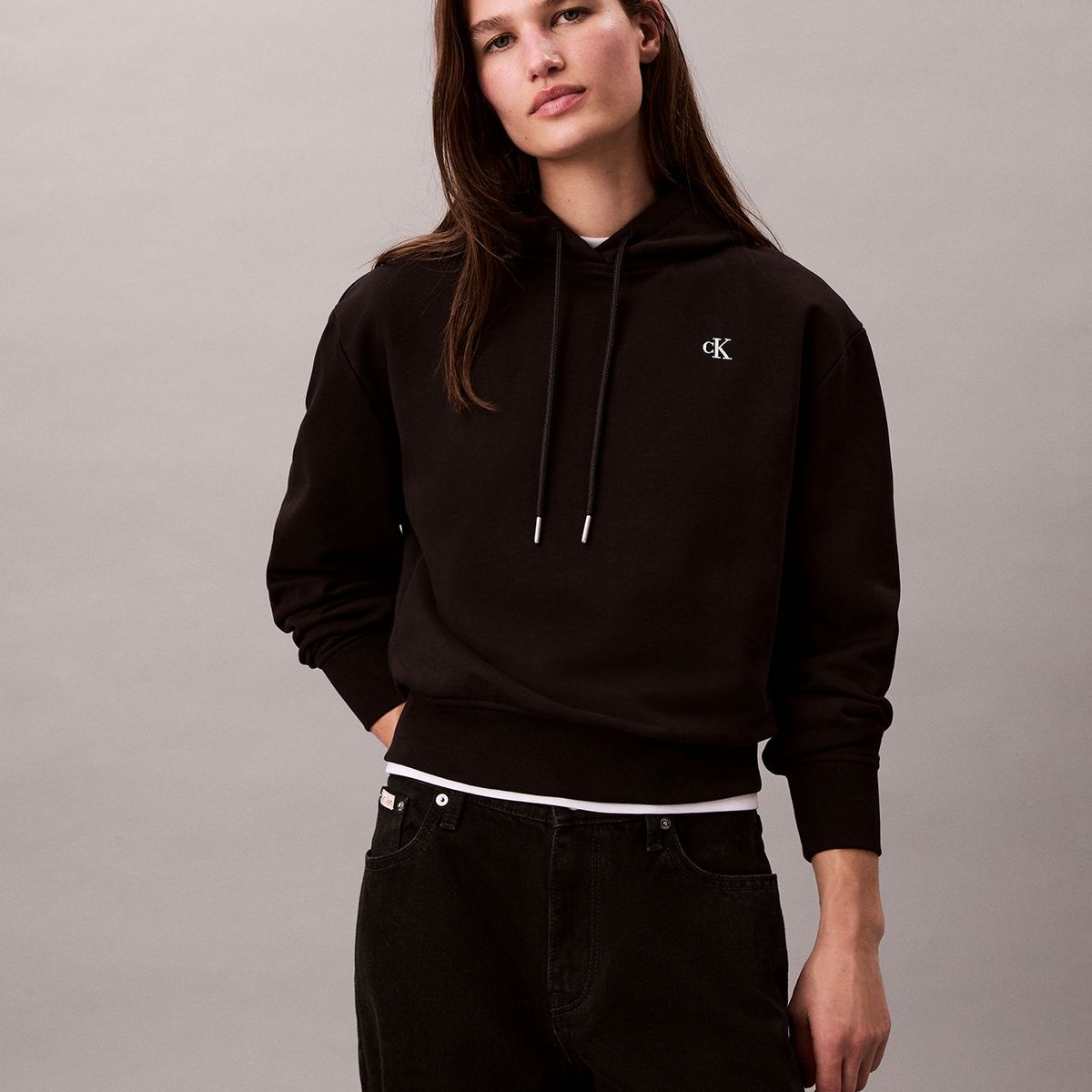 CALVIN KLEIN - Buzo negro con capota - Archive Calvin Klein