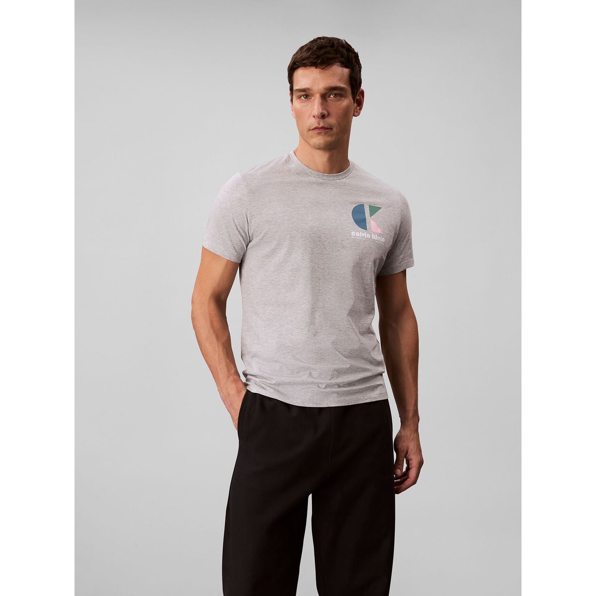 CALVIN KLEIN - Camiseta gris con monograma gráfico Calvin Klein