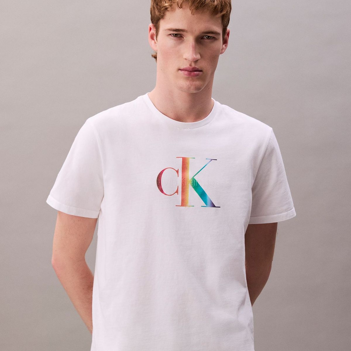 CALVIN KLEIN - Camiseta blanca con monograma arcoíris - Pride Calvin Klein