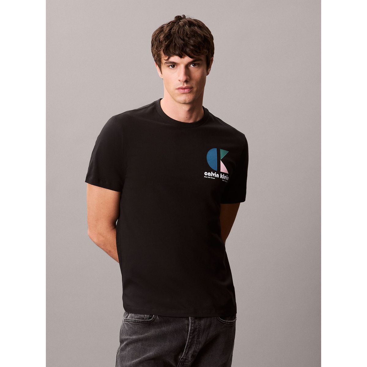 CALVIN KLEIN - Camiseta negra con monograma gráfico Calvin Klein
