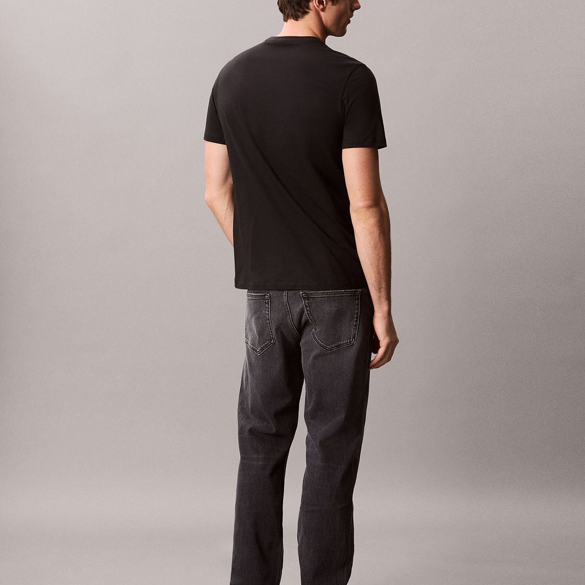 CALVIN KLEIN - Camiseta negra con monograma gráfico Calvin Klein