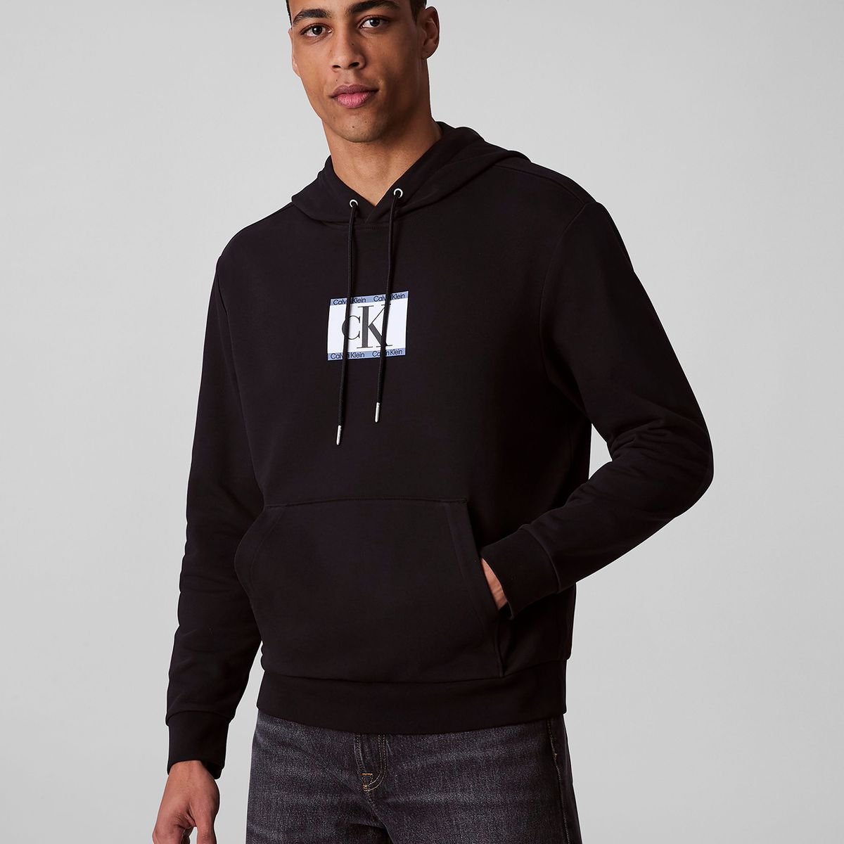 CALVIN KLEIN - Buzo negro de felpa con monograma Calvin Klein