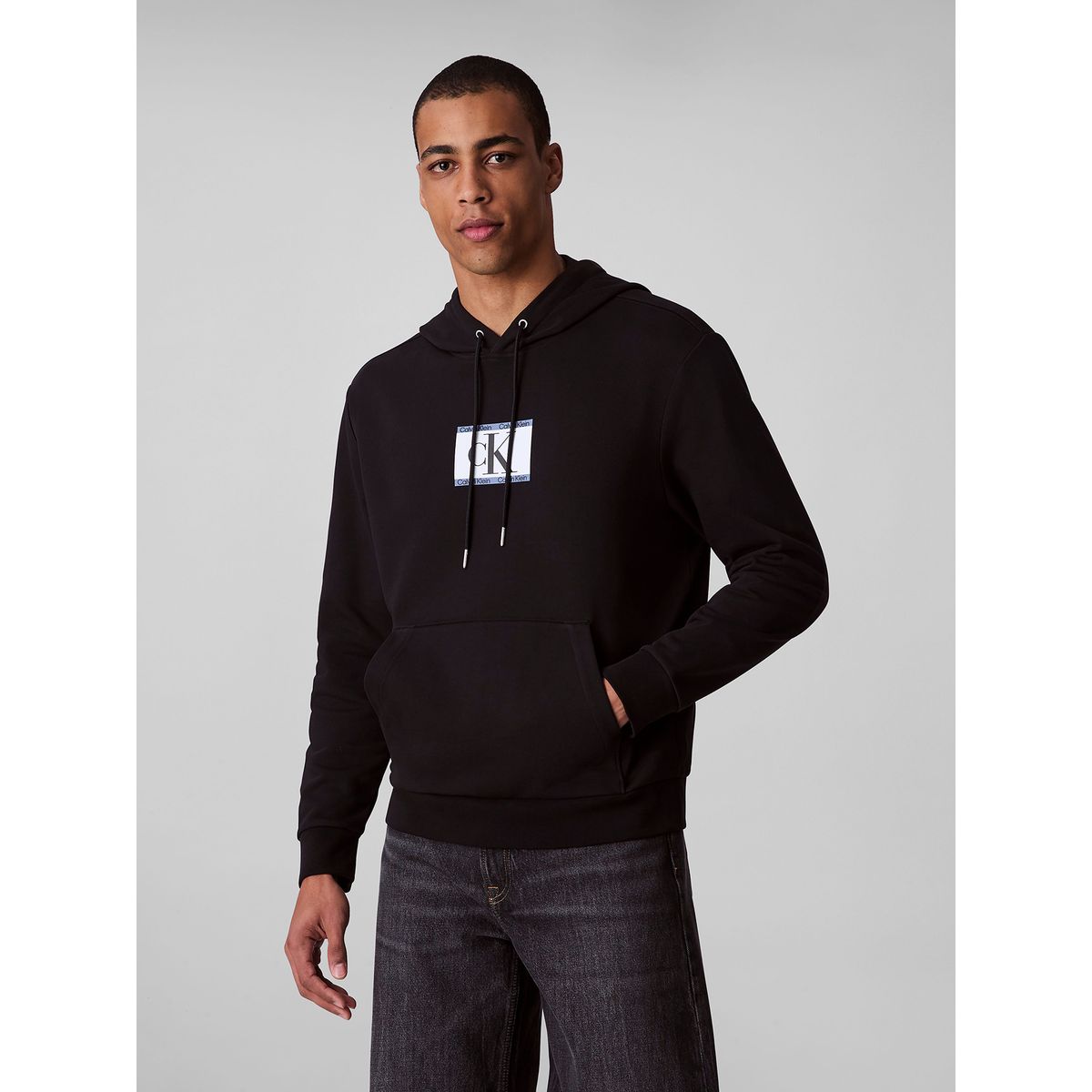 CALVIN KLEIN - Buzo negro de felpa con monograma Calvin Klein