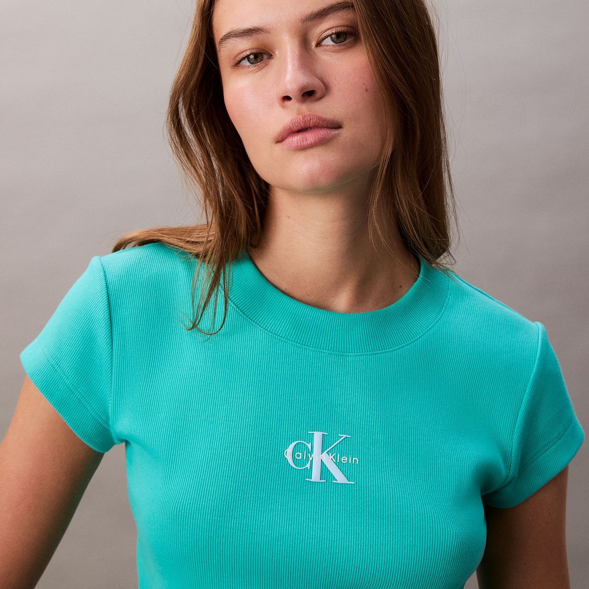 CALVIN KLEIN - Camiseta verde ajustada con monograma Calvin Klein