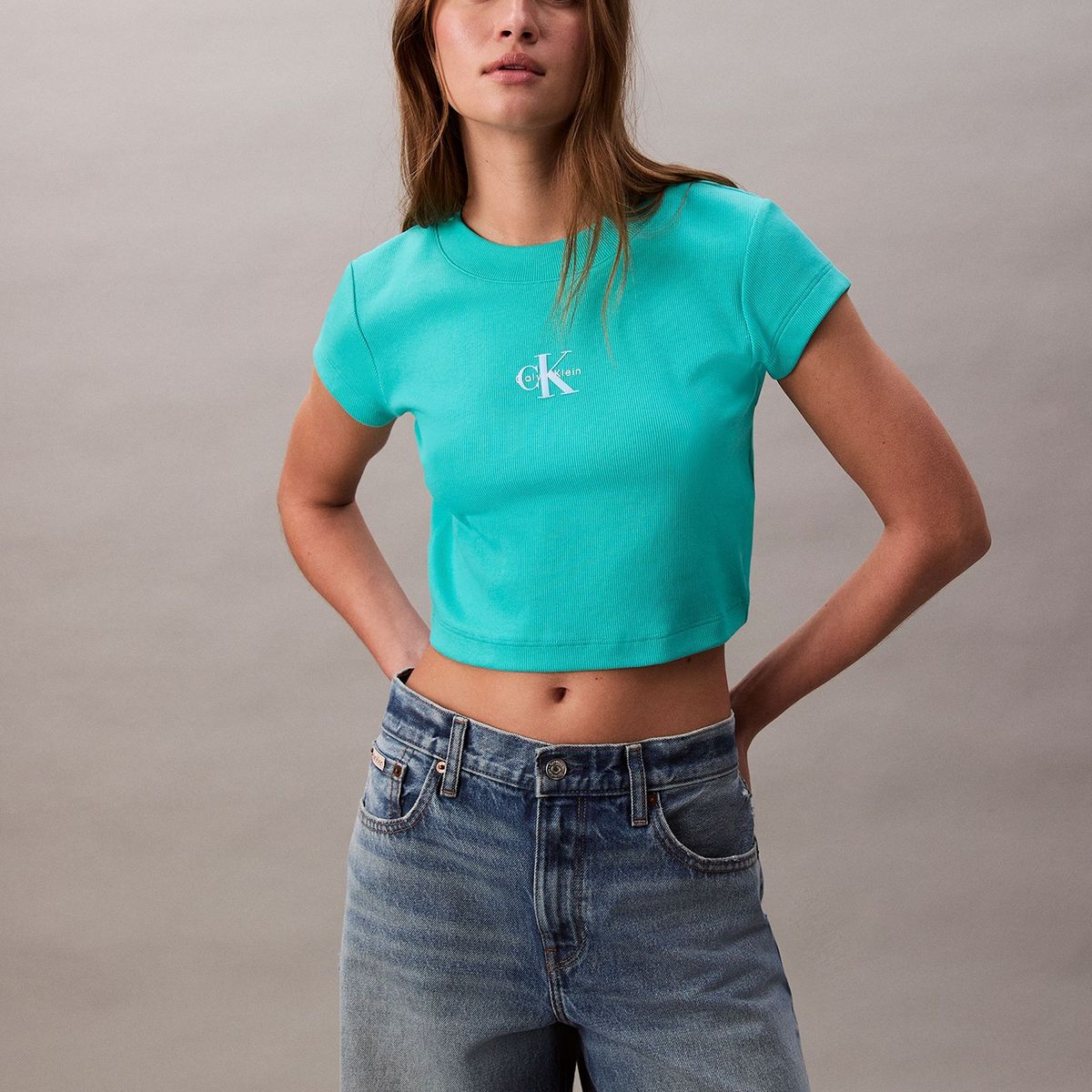 CALVIN KLEIN - Camiseta verde ajustada con monograma Calvin Klein